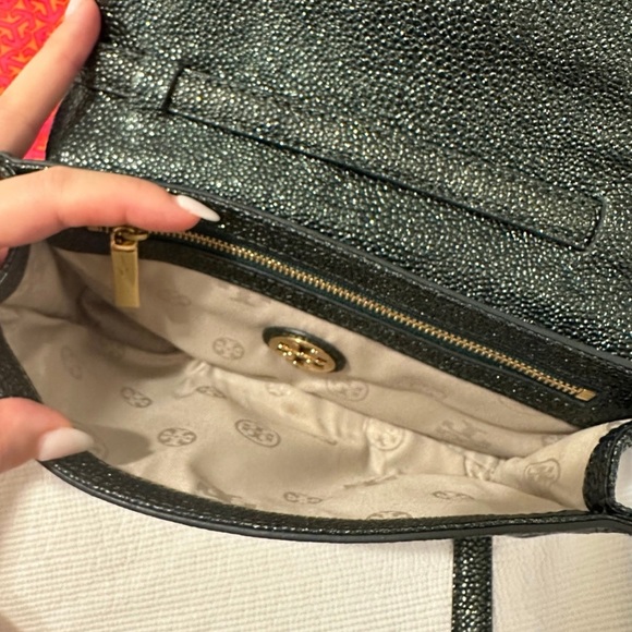 TORY BURCH Shimmery Green Crossbody Clutch Bag - Picture 8 of 11